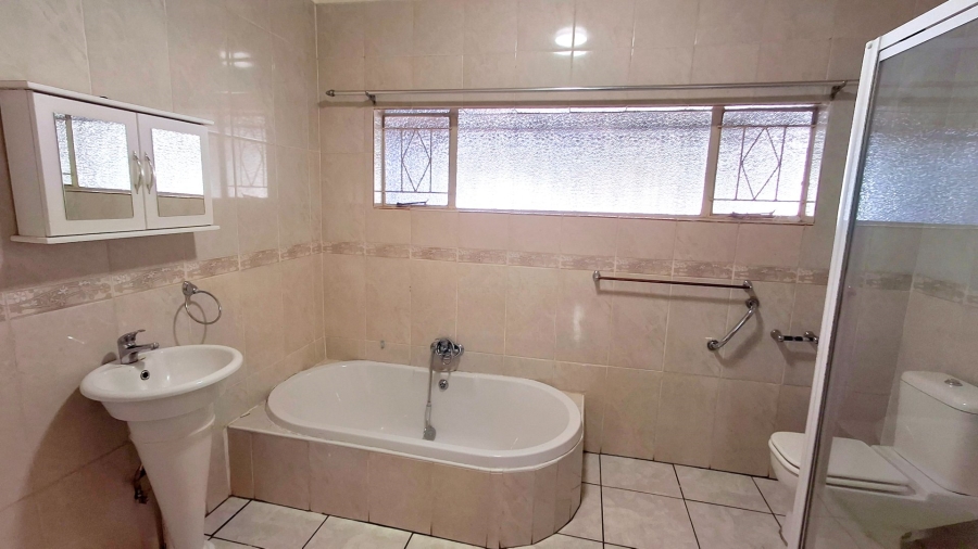 3 Bedroom Property for Sale in Vanderbijlpark SE 6 Gauteng