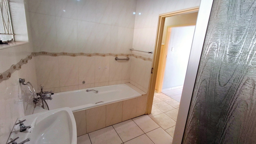 3 Bedroom Property for Sale in Vanderbijlpark SE 6 Gauteng