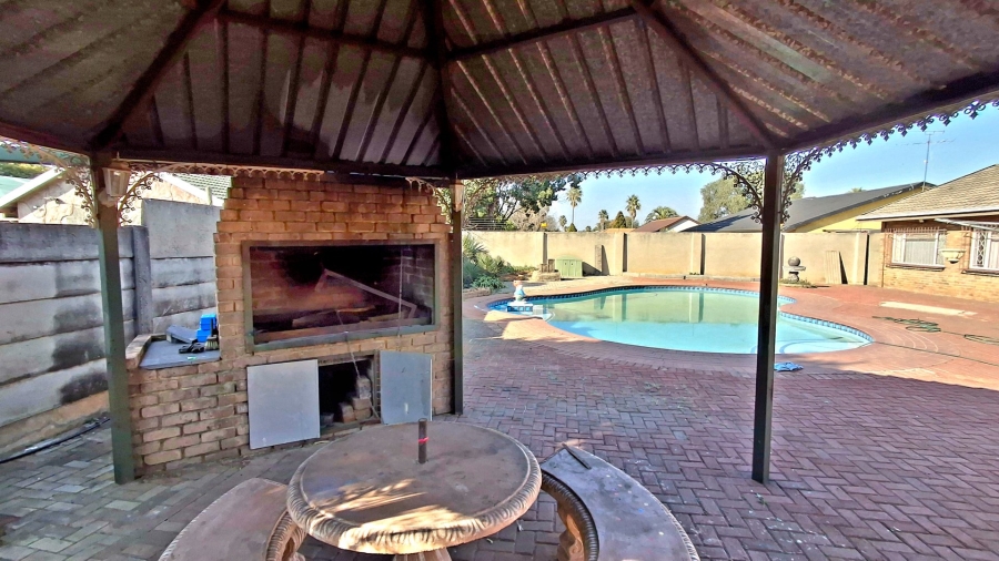 3 Bedroom Property for Sale in Vanderbijlpark SE 6 Gauteng