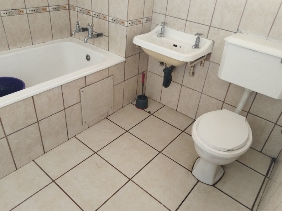 To Let 2 Bedroom Property for Rent in Gezina Gauteng