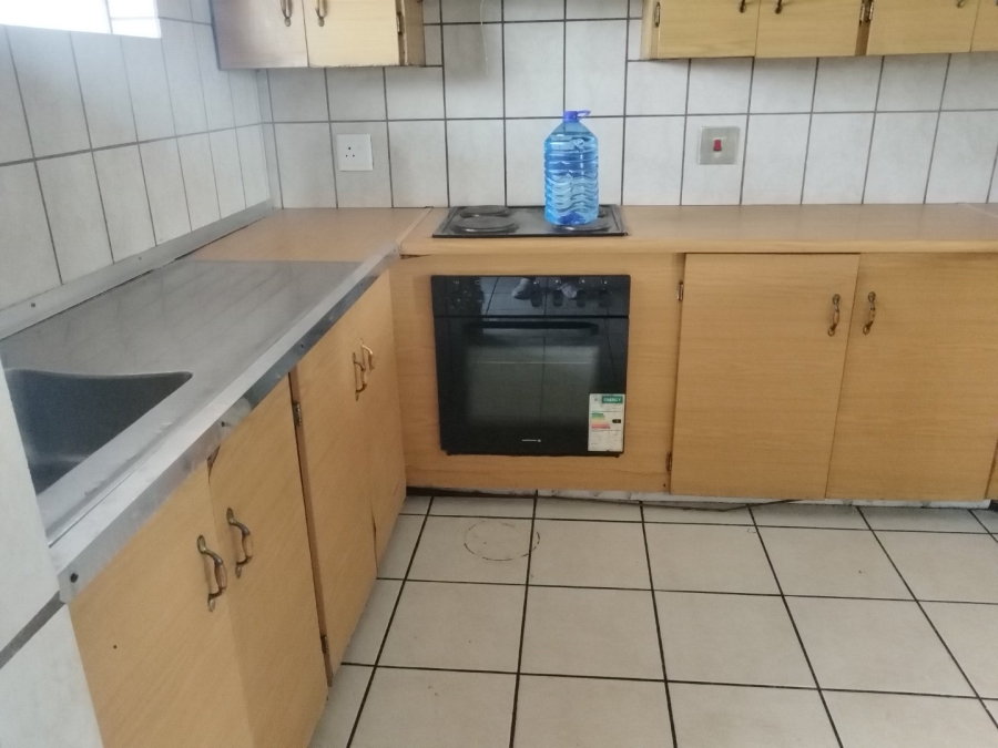 To Let 2 Bedroom Property for Rent in Gezina Gauteng