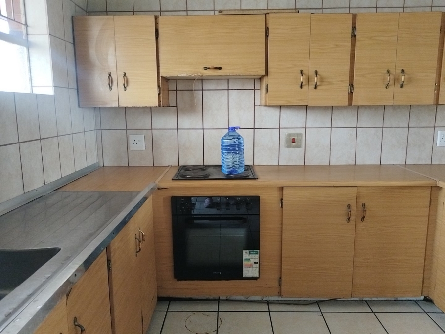 To Let 2 Bedroom Property for Rent in Gezina Gauteng