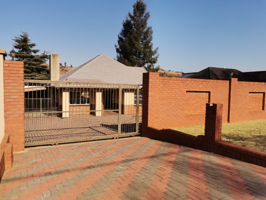 3 Bedroom Property for Sale in Linmeyer Gauteng