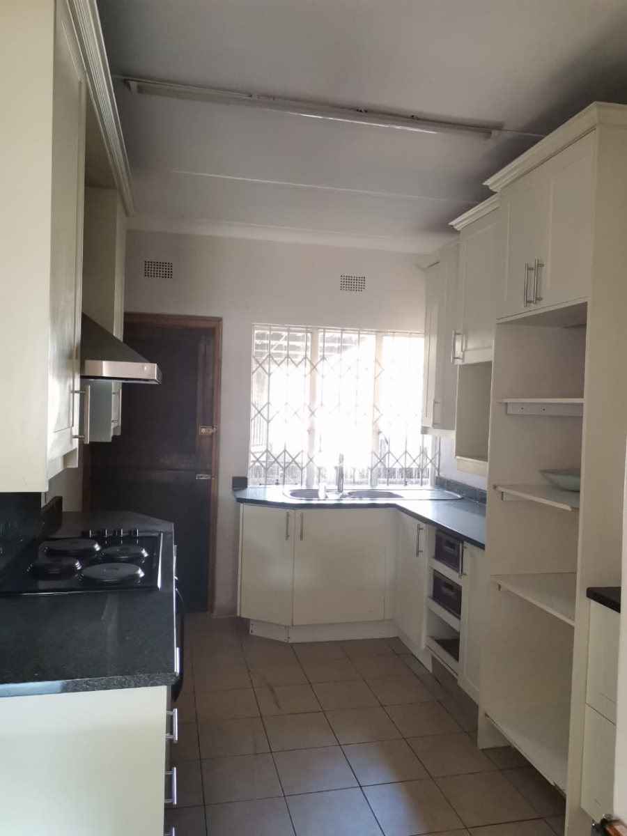 3 Bedroom Property for Sale in Linmeyer Gauteng
