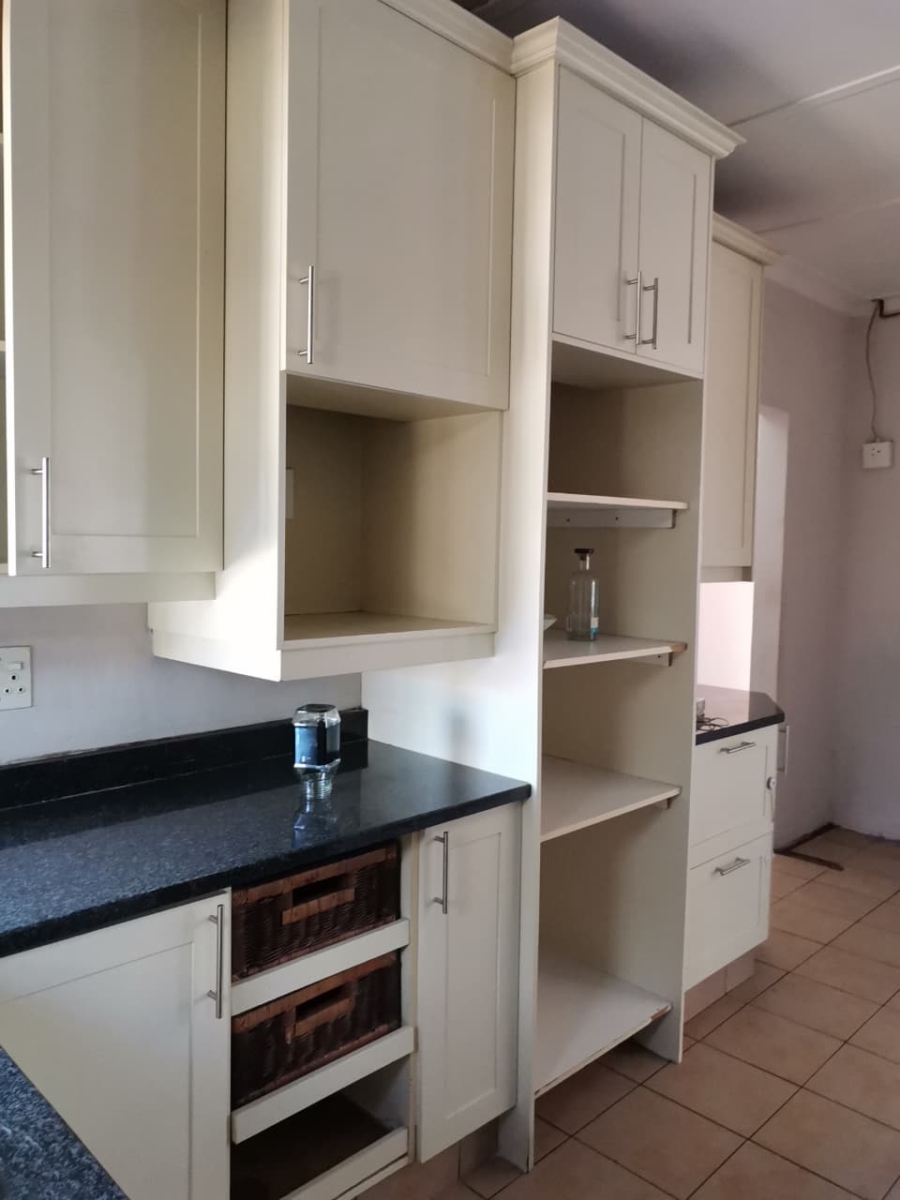 3 Bedroom Property for Sale in Linmeyer Gauteng