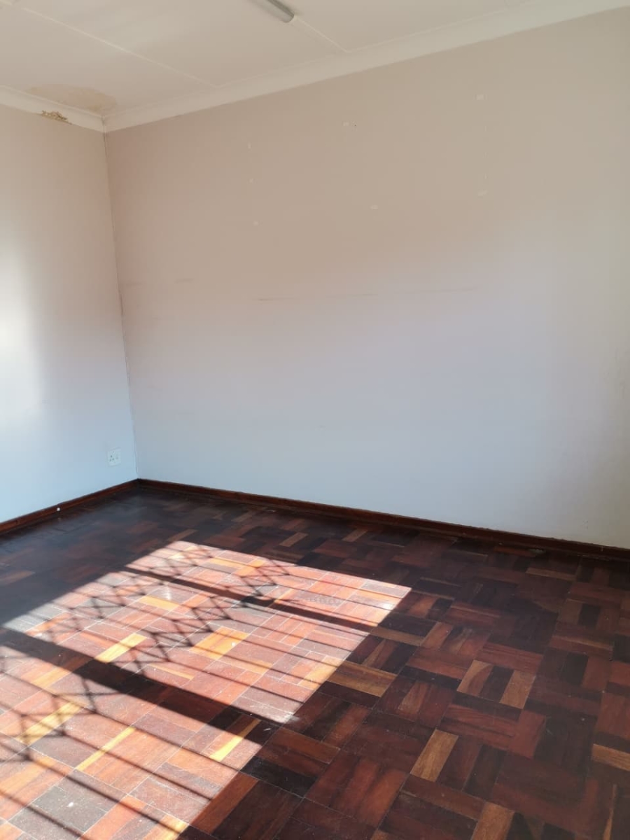 3 Bedroom Property for Sale in Linmeyer Gauteng