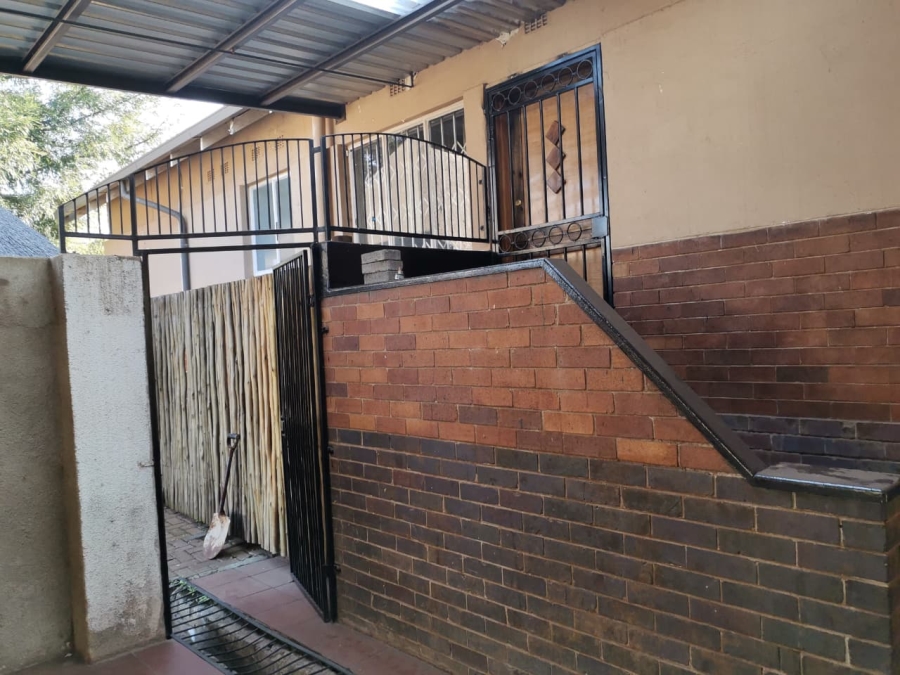 3 Bedroom Property for Sale in Linmeyer Gauteng