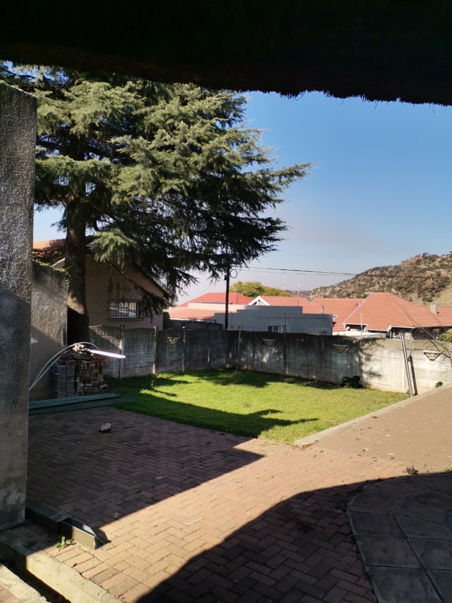 3 Bedroom Property for Sale in Linmeyer Gauteng