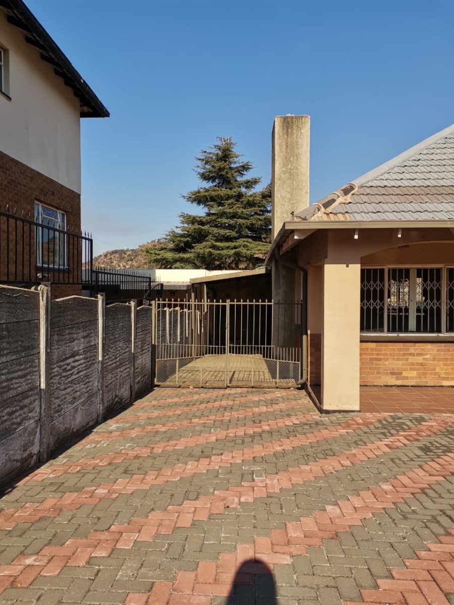 3 Bedroom Property for Sale in Linmeyer Gauteng