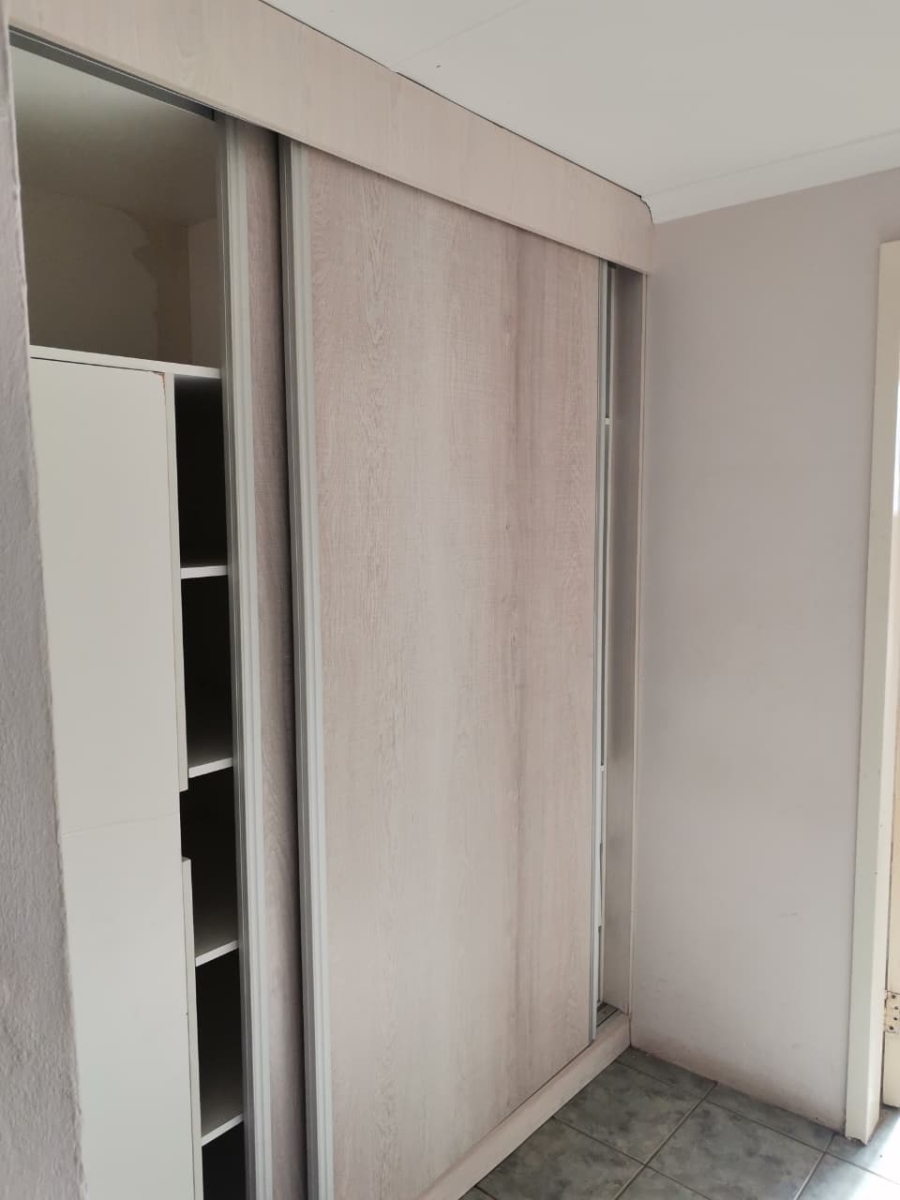 3 Bedroom Property for Sale in Linmeyer Gauteng