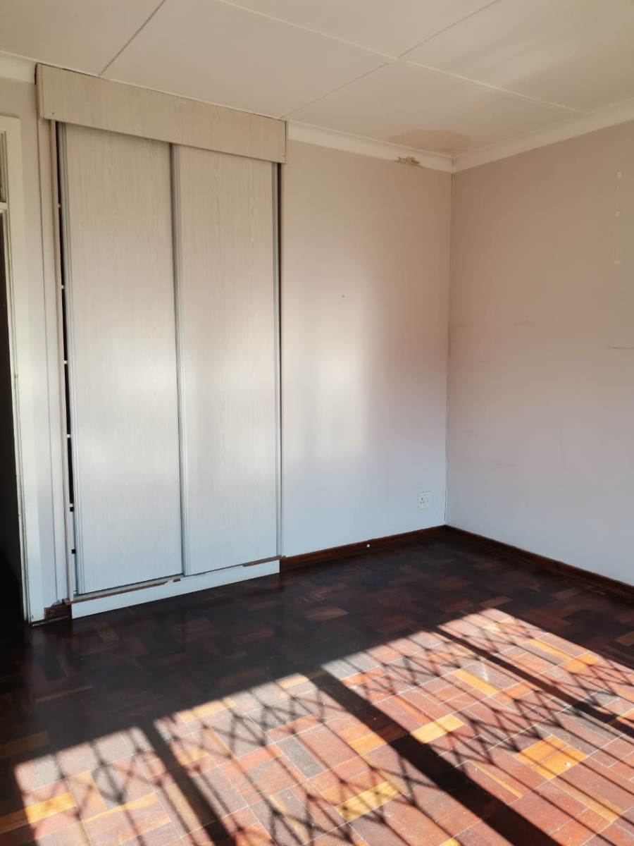 3 Bedroom Property for Sale in Linmeyer Gauteng