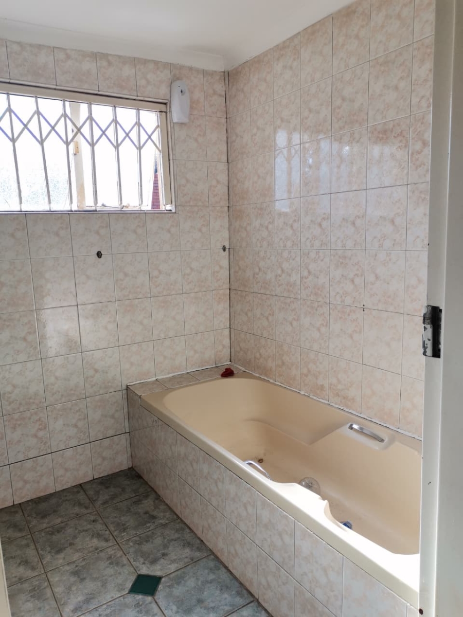 3 Bedroom Property for Sale in Linmeyer Gauteng