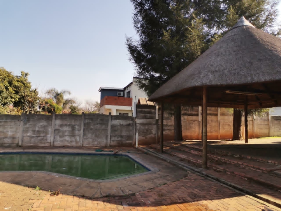 3 Bedroom Property for Sale in Linmeyer Gauteng