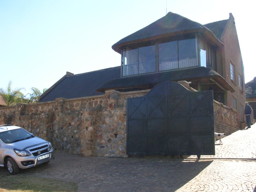  Bedroom Property for Sale in Vaaloewer Gauteng