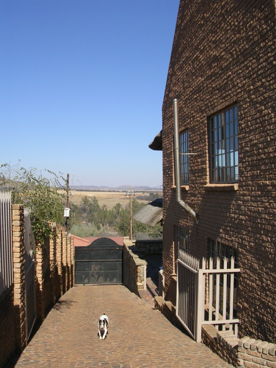  Bedroom Property for Sale in Vaaloewer Gauteng