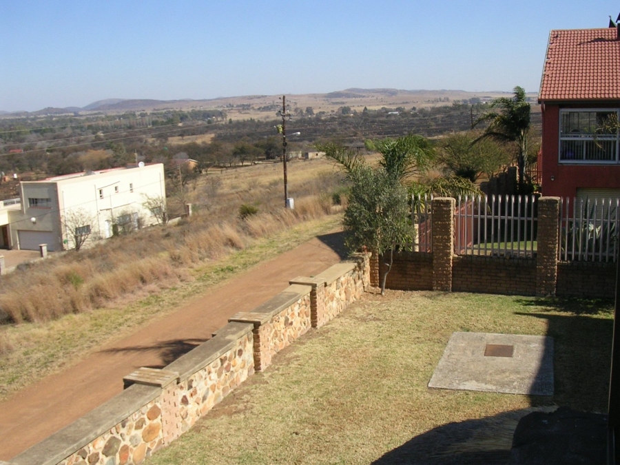  Bedroom Property for Sale in Vaaloewer Gauteng