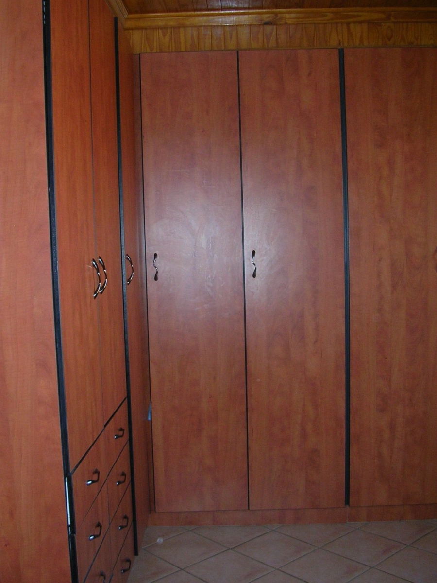  Bedroom Property for Sale in Vaaloewer Gauteng