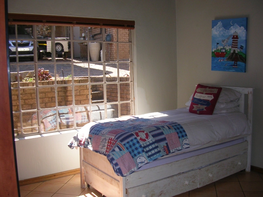  Bedroom Property for Sale in Vaaloewer Gauteng