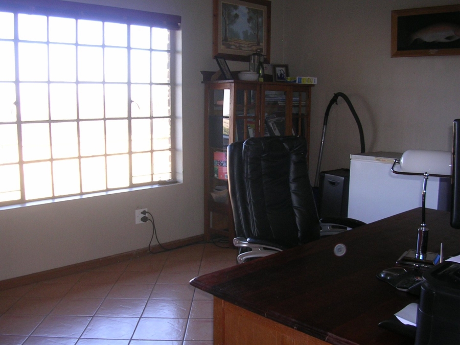  Bedroom Property for Sale in Vaaloewer Gauteng