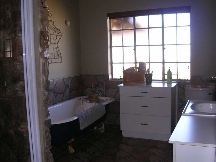  Bedroom Property for Sale in Vaaloewer Gauteng
