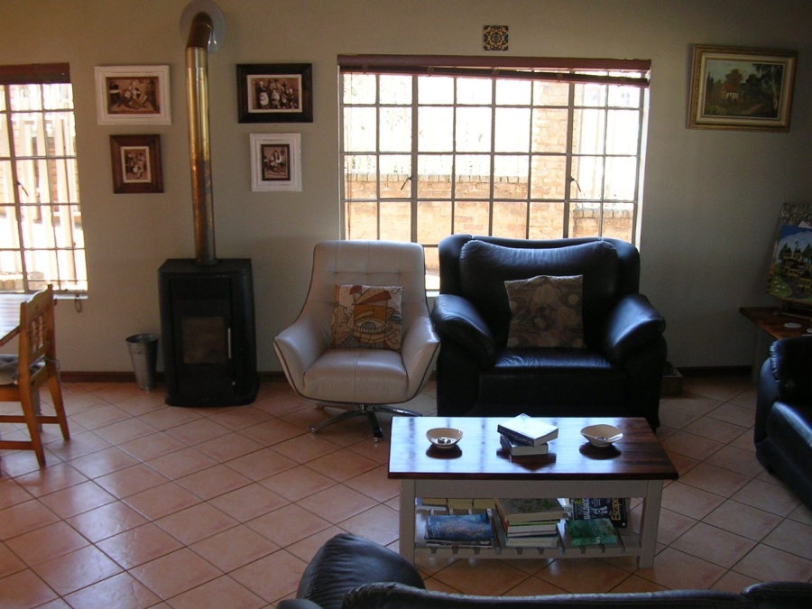  Bedroom Property for Sale in Vaaloewer Gauteng
