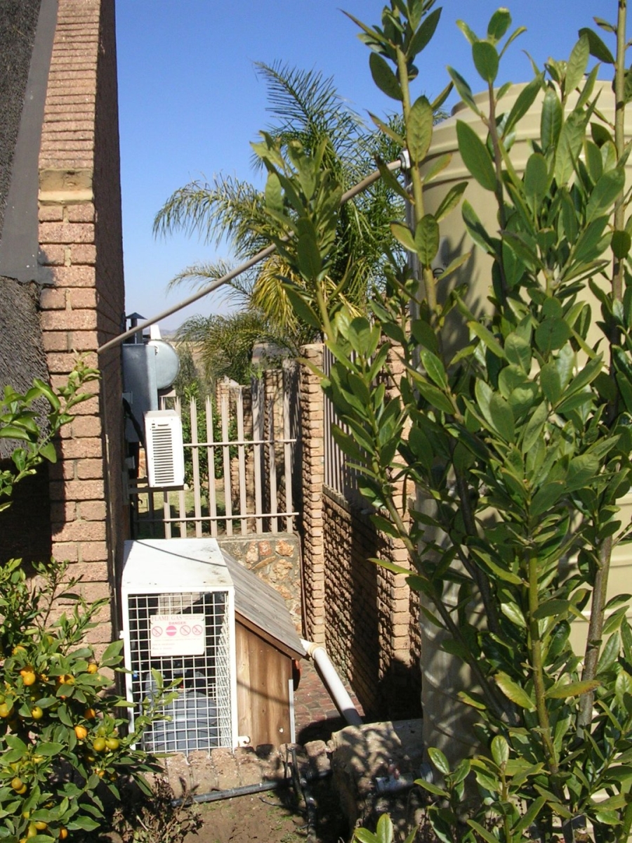  Bedroom Property for Sale in Vaaloewer Gauteng