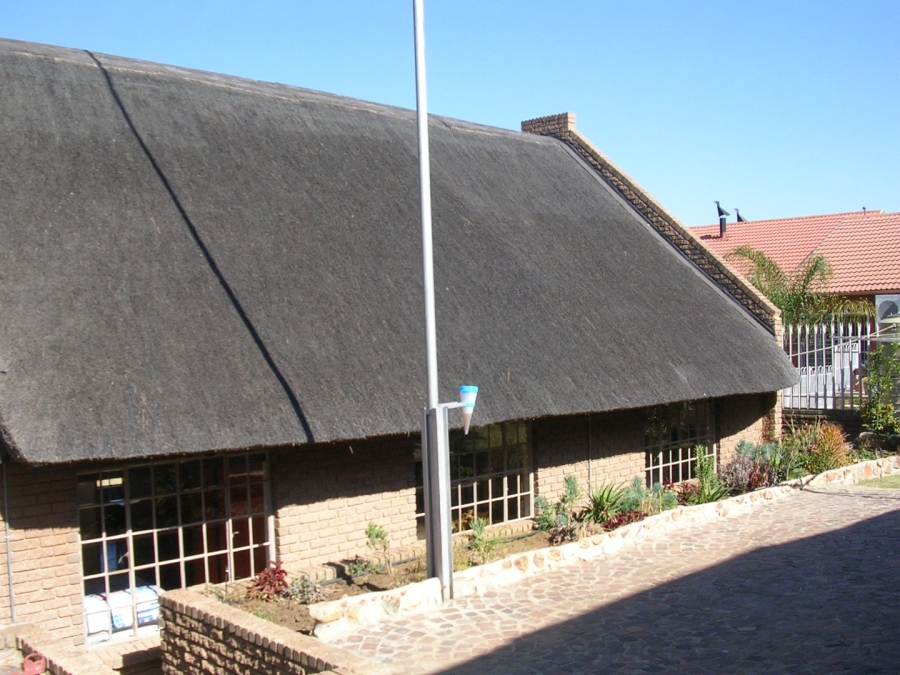  Bedroom Property for Sale in Vaaloewer Gauteng