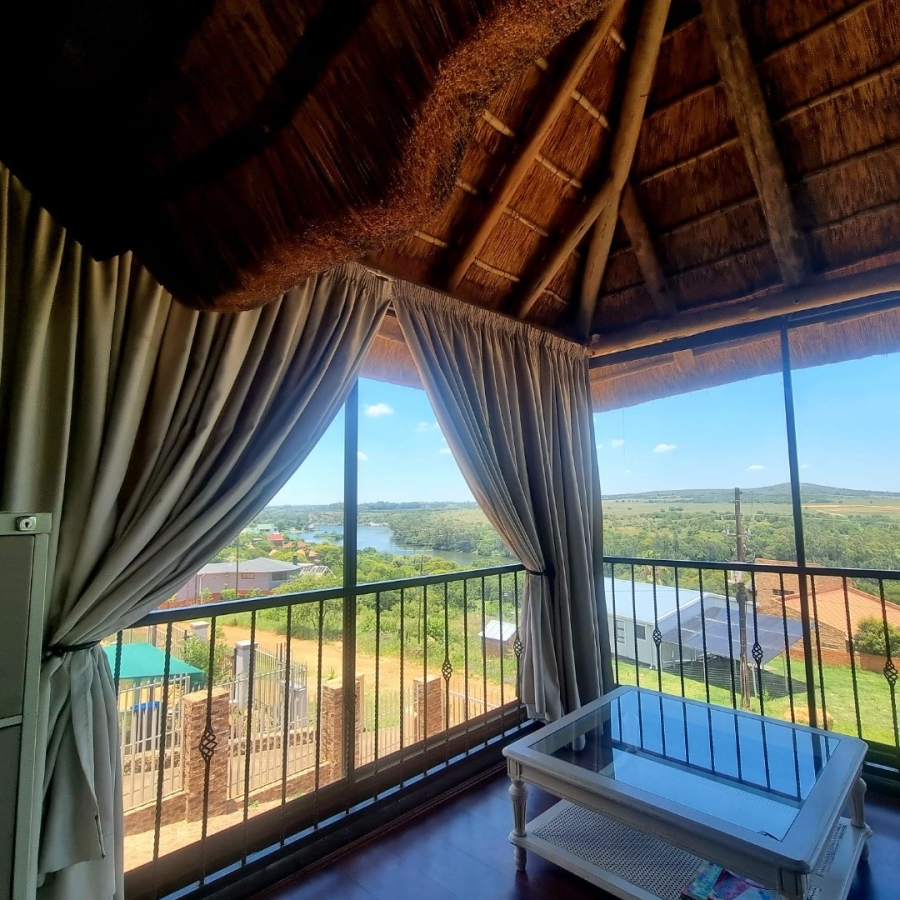  Bedroom Property for Sale in Vaaloewer Gauteng