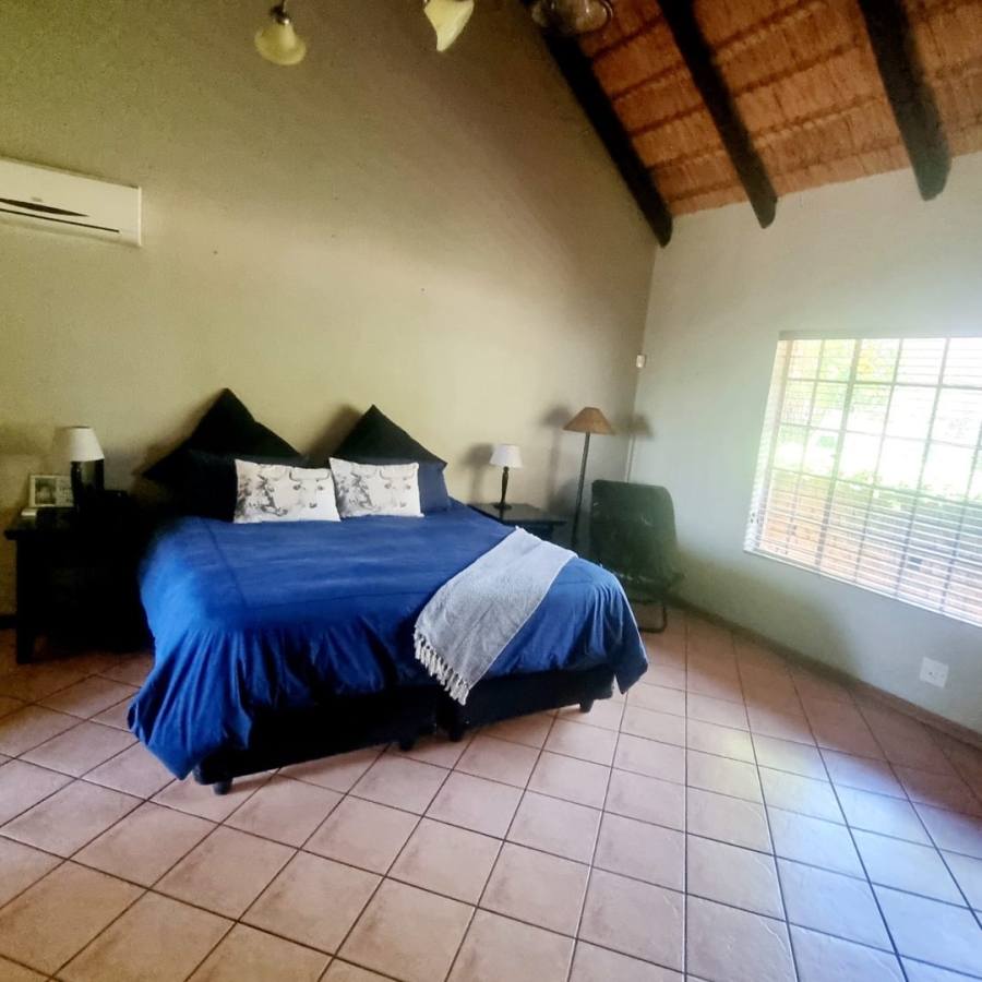  Bedroom Property for Sale in Vaaloewer Gauteng