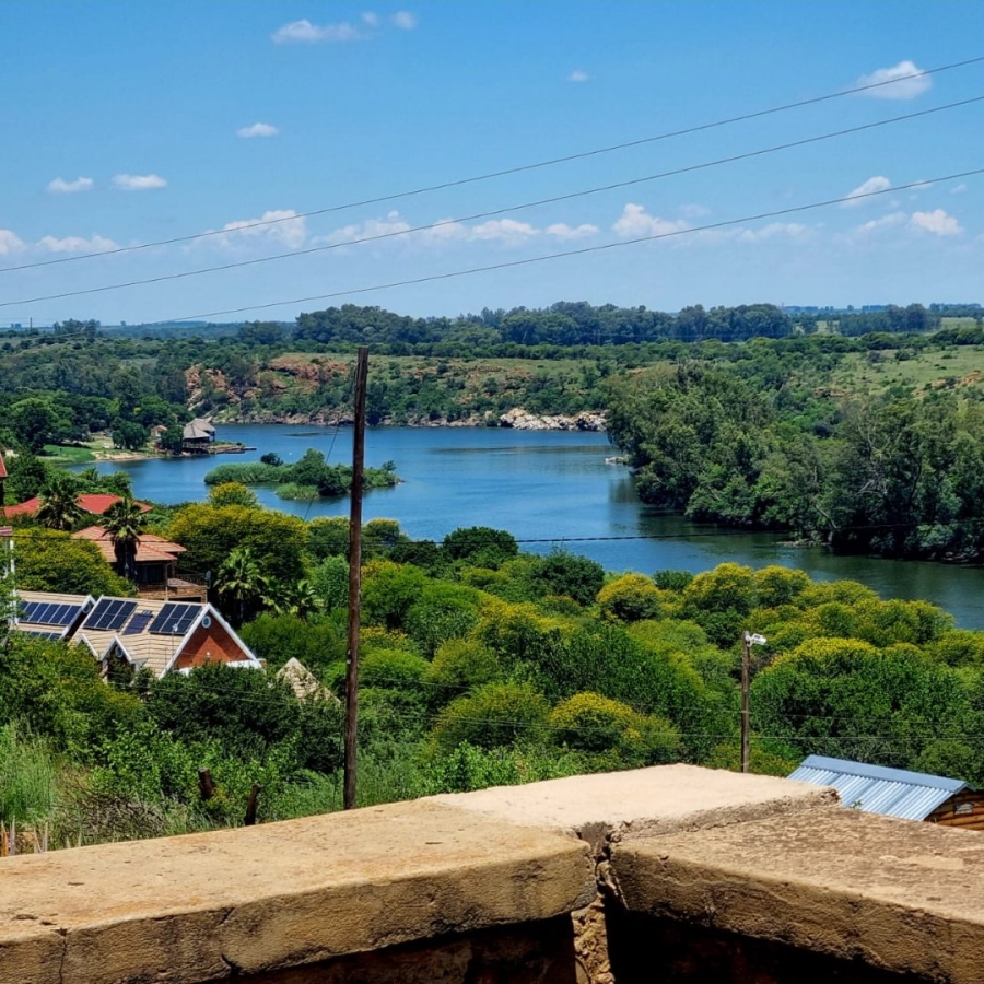  Bedroom Property for Sale in Vaaloewer Gauteng