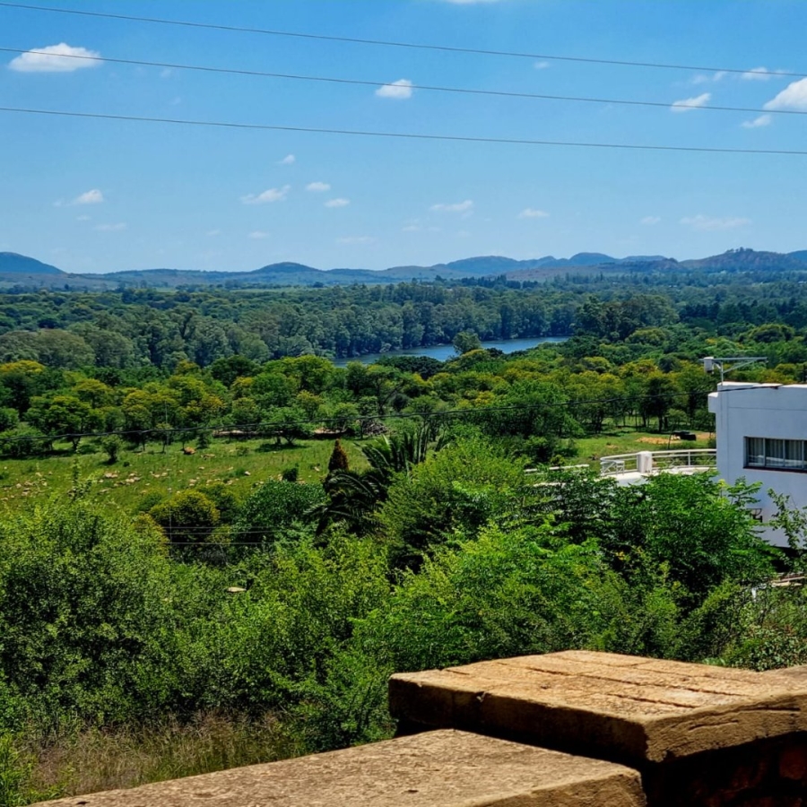  Bedroom Property for Sale in Vaaloewer Gauteng