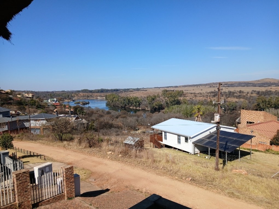  Bedroom Property for Sale in Vaaloewer Gauteng
