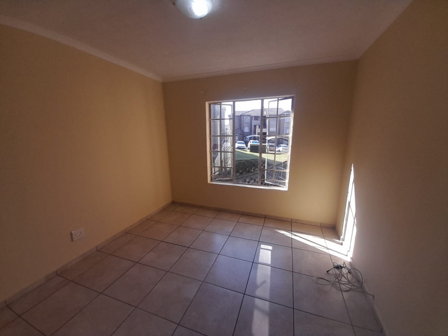 To Let 2 Bedroom Property for Rent in Meredale Gauteng