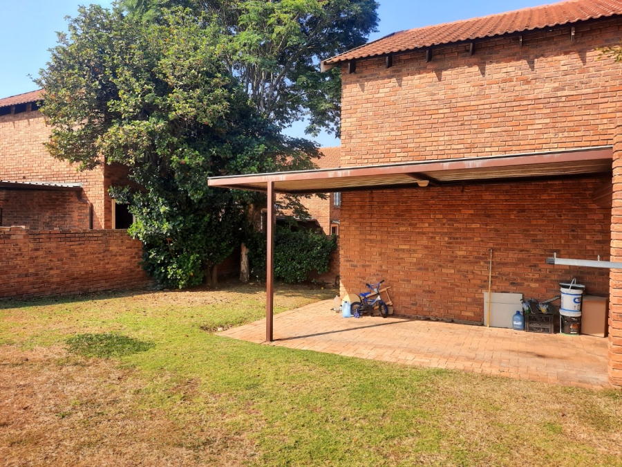 2 Bedroom Property for Sale in Wilgeheuwel Gauteng