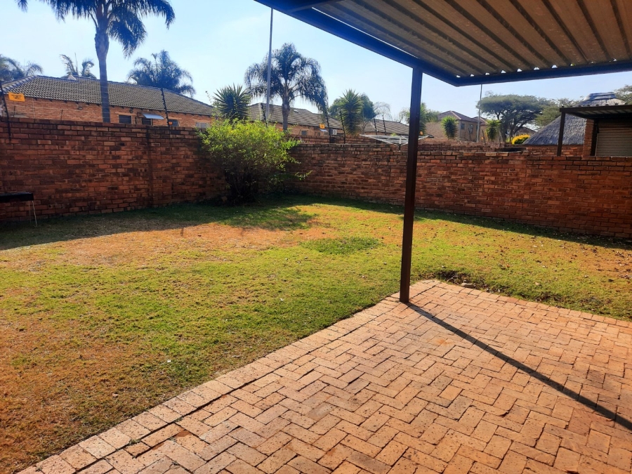 2 Bedroom Property for Sale in Wilgeheuwel Gauteng