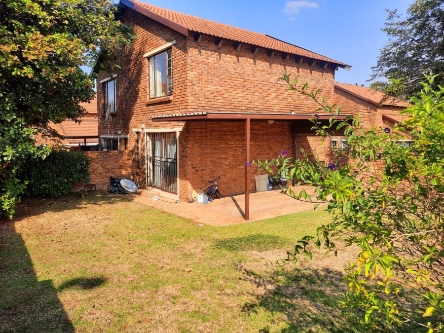 2 Bedroom Property for Sale in Wilgeheuwel Gauteng