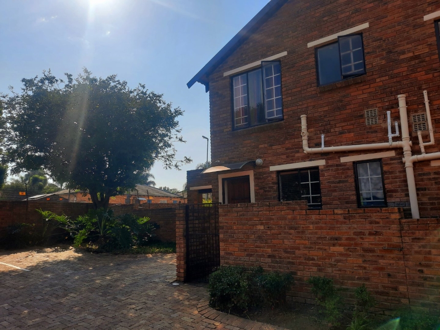 2 Bedroom Property for Sale in Wilgeheuwel Gauteng