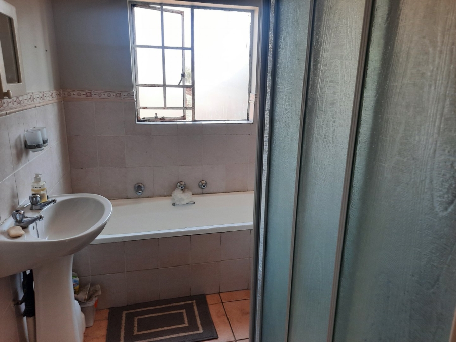 2 Bedroom Property for Sale in Wilgeheuwel Gauteng
