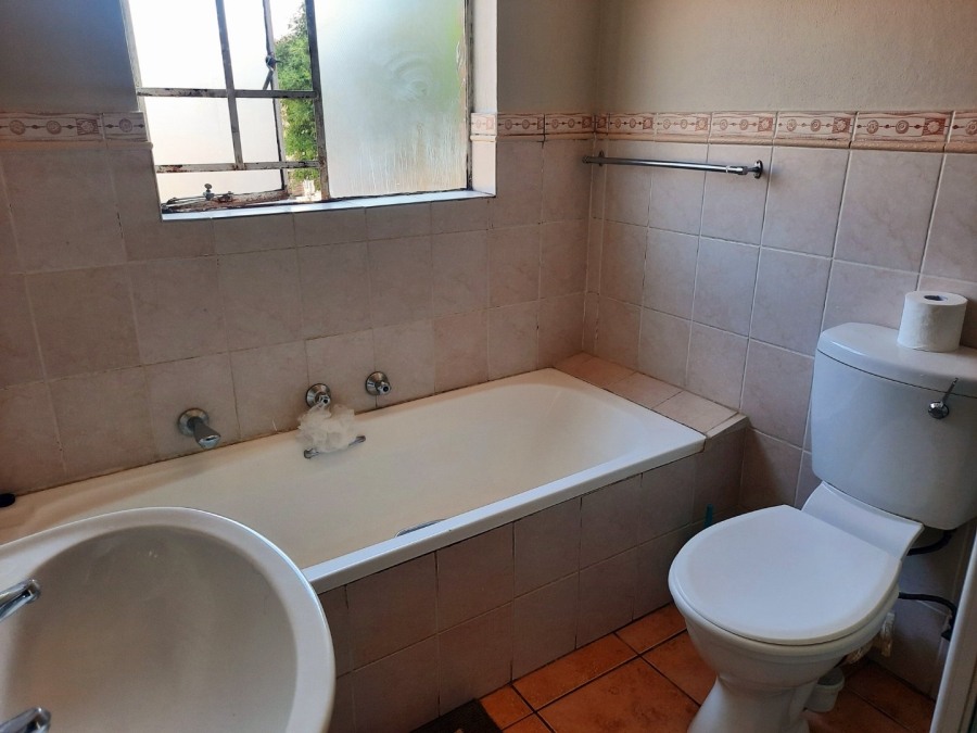 2 Bedroom Property for Sale in Wilgeheuwel Gauteng