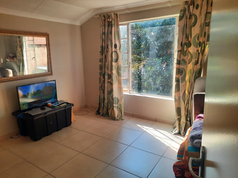 2 Bedroom Property for Sale in Wilgeheuwel Gauteng