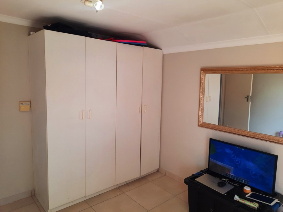 2 Bedroom Property for Sale in Wilgeheuwel Gauteng