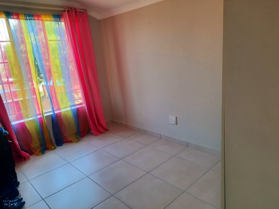 2 Bedroom Property for Sale in Wilgeheuwel Gauteng