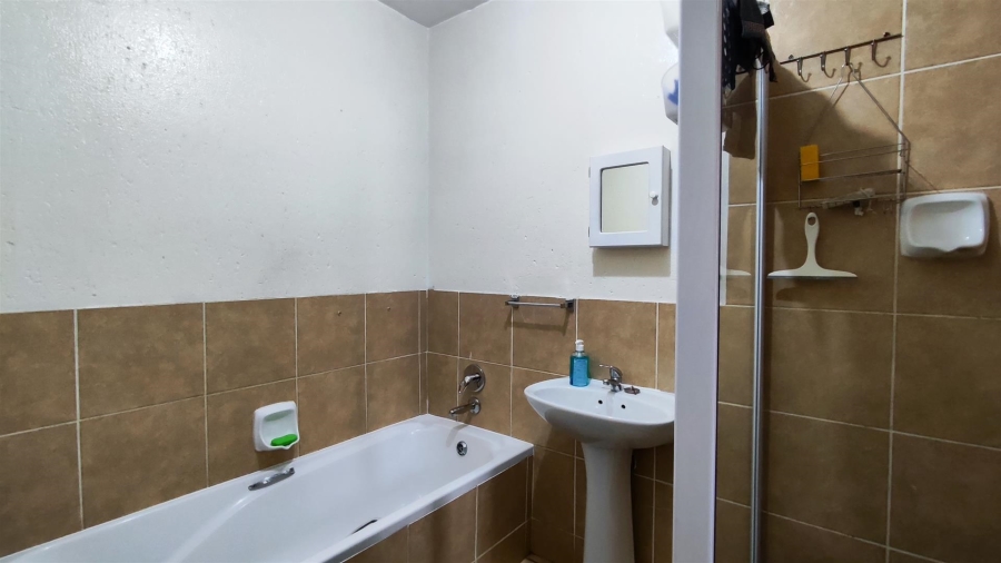 2 Bedroom Property for Sale in Comet Gauteng