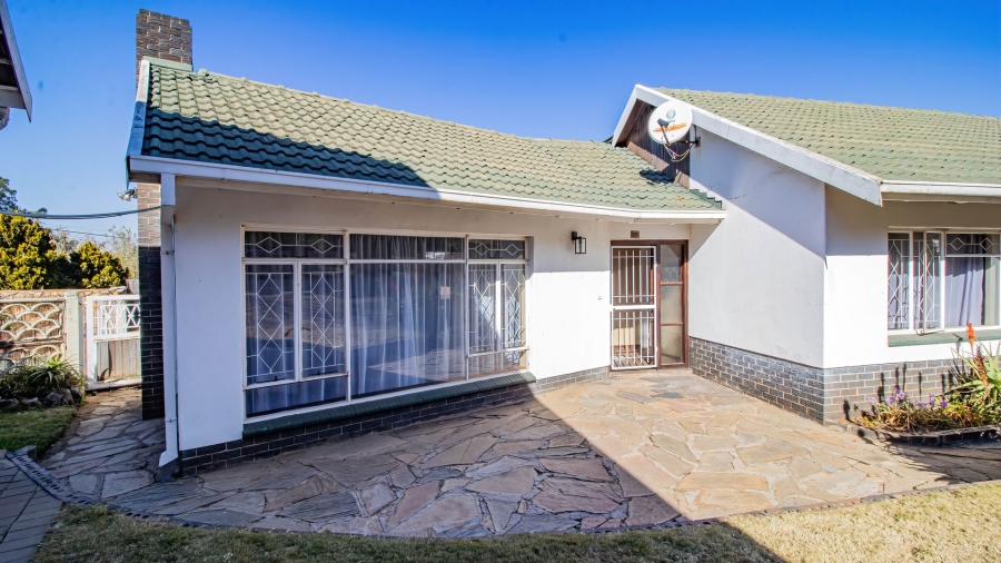 3 Bedroom Property for Sale in Mondeor Gauteng