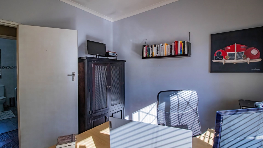 3 Bedroom Property for Sale in Mondeor Gauteng