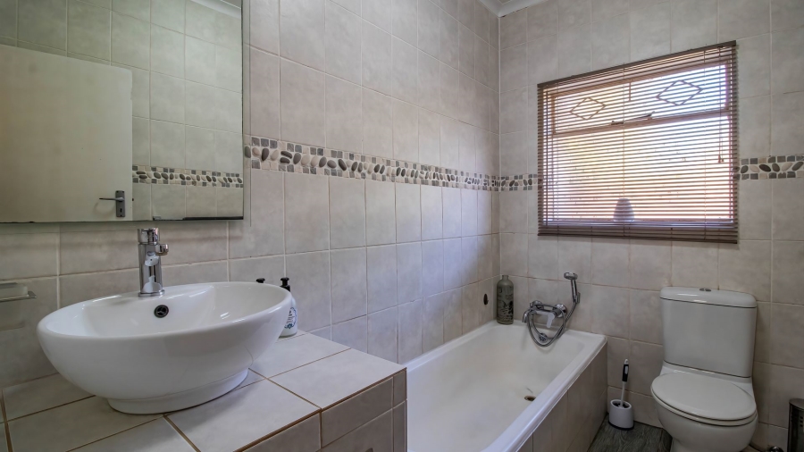 3 Bedroom Property for Sale in Mondeor Gauteng