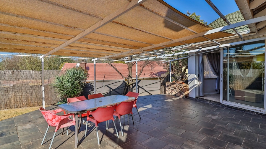 3 Bedroom Property for Sale in Mondeor Gauteng