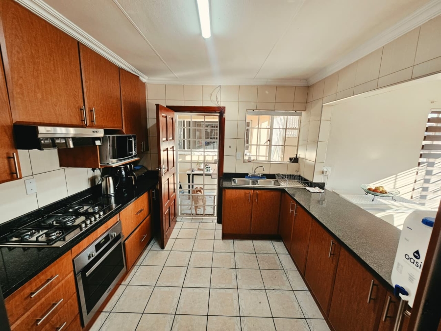 3 Bedroom Property for Sale in Heuweloord Gauteng