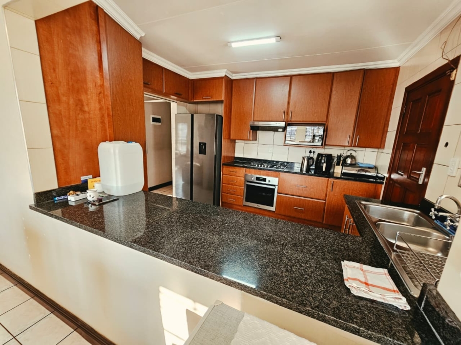 3 Bedroom Property for Sale in Heuweloord Gauteng