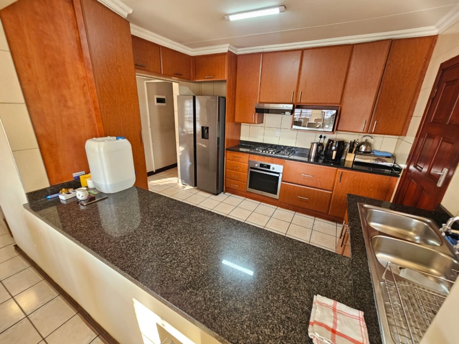 3 Bedroom Property for Sale in Heuweloord Gauteng